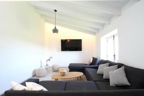 Superb Pollensa Villa - 5 Bedrooms - Villa Fiorever - Mountainside Views - Pool Table
