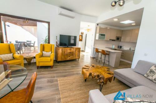 222 - Villa Noches de Luna By Villas Now Ltd
