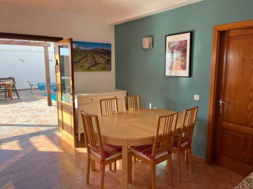 Villa Citrus - Playa Blanca, Private Heated Pool, Air Conditioner