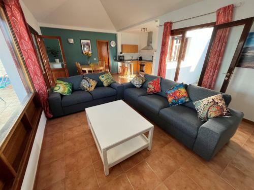 Villa Citrus - Playa Blanca, Private Heated Pool, Air Conditioner