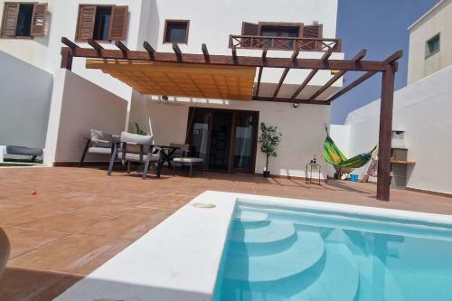 Villa N�ay
