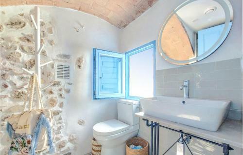 Nice Home In Pescola With Wifi And 2 Bedrooms