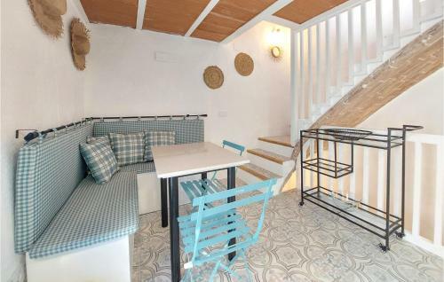 Nice Home In Pescola With Wifi And 2 Bedrooms