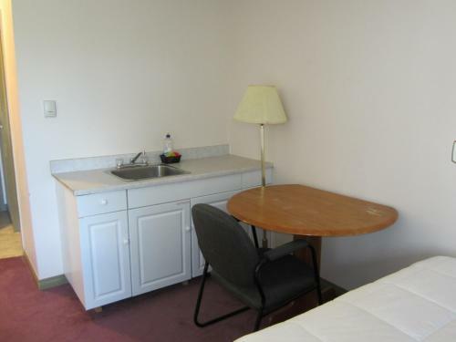 Hotel Airport Inn - Dawson Creek