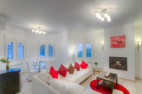 Villa Casa Modena - By Aldertons