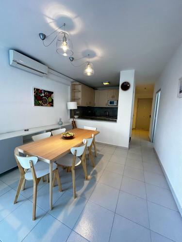 Apartamento Con Piscina Y Vistas Al Mar