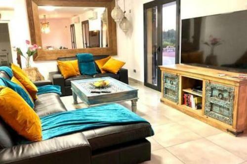 Villa Cas Marin� Mit Beheizb. Pool Und Au�enk�che