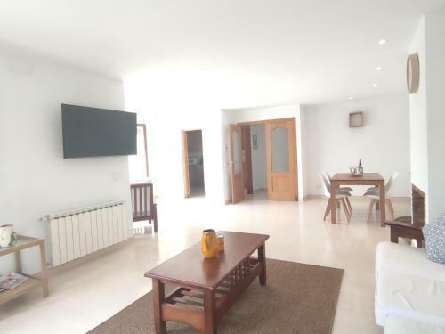 Casa Calonge, 4 Dormitorios, 6 Personas - Es-209-56