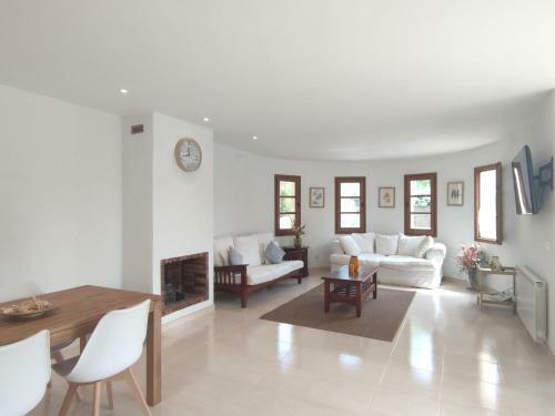 Casa Calonge, 4 Dormitorios, 6 Personas - Es-209-56