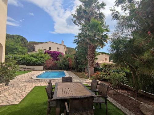 Casa Calonge, 4 Dormitorios, 6 Personas - Es-209-56