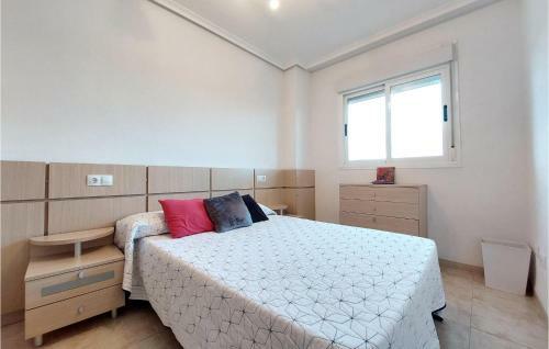2 Bedroom Gorgeous Apartment In Oropesa Del Mar