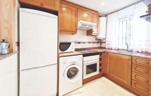 Stunning Apartment In Oropesa Del Mar With Wi-fi