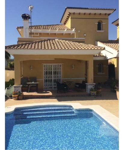 Inviting 4-bed Villa In Orihuela