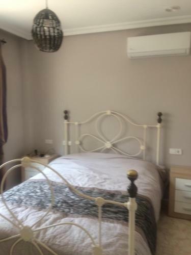 Inviting 4-bed Villa In Orihuela