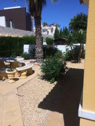 Inviting 4-bed Villa In Orihuela