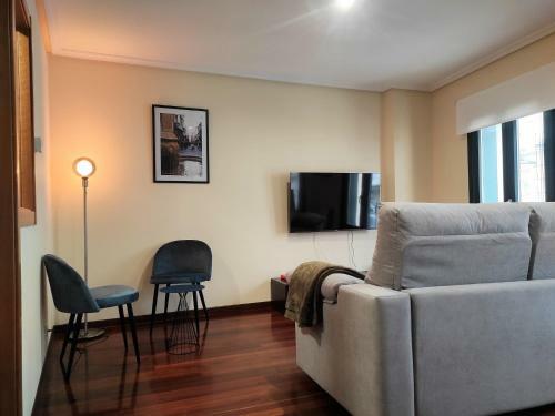 Apartamento 2a. Dos Dormitorios Y Balcones En El Casco Viejo.