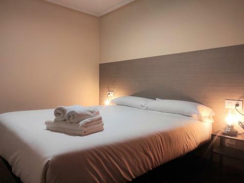 Apartamento 2a. Dos Dormitorios Y Balcones En El Casco Viejo.