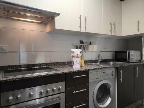 Apartamento 2a. Dos Dormitorios Y Balcones En El Casco Viejo.