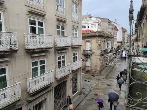 Apartamento 2a. Dos Dormitorios Y Balcones En El Casco Viejo.