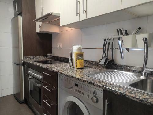 Apartamento 2a. Dos Dormitorios Y Balcones En El Casco Viejo.