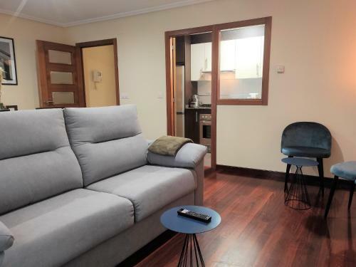 Apartamento 2a. Dos Dormitorios Y Balcones En El Casco Viejo.