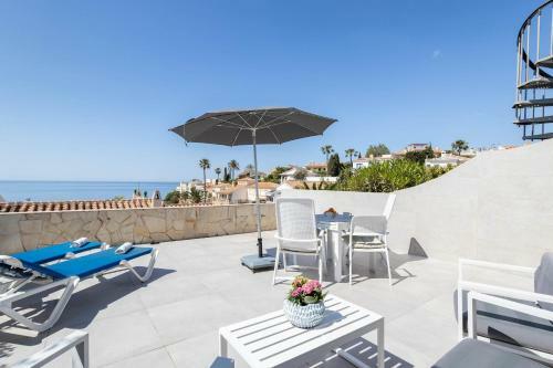 Wonderful House Just Above The Sea
