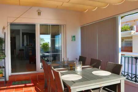 Apartamento En Primera Linea De Playa Con Parking