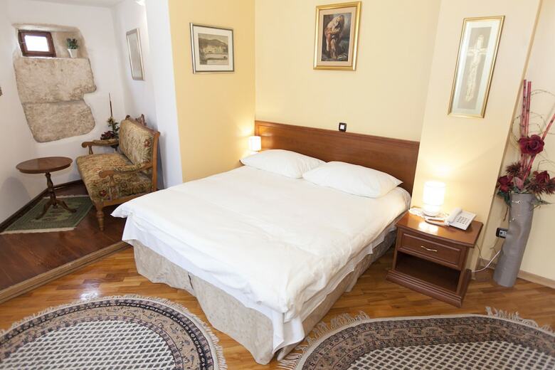 Hotel Peristil