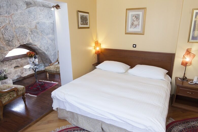 Hotel Peristil