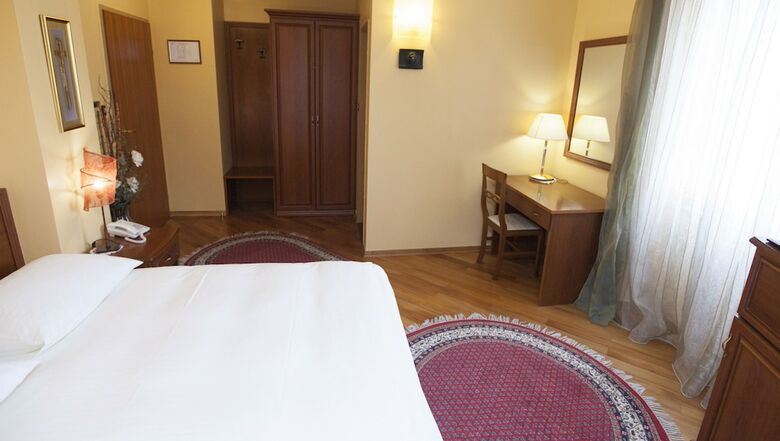 Hotel Peristil