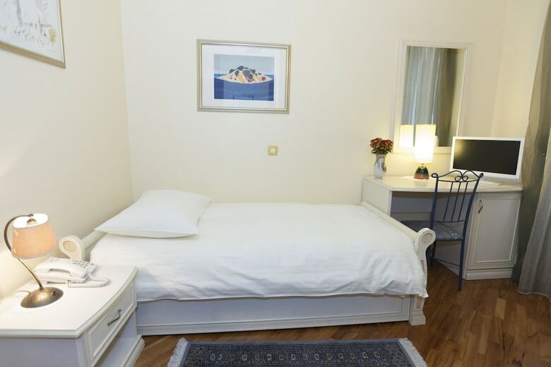 Hotel Peristil
