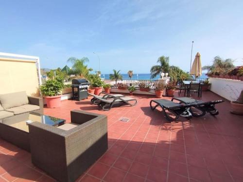 First Beach Line Apartment With 3 Bedrooms And Parking, Nerja