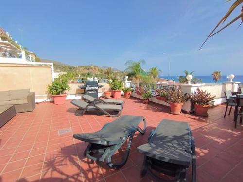 First Beach Line Apartment With 3 Bedrooms And Parking, Nerja