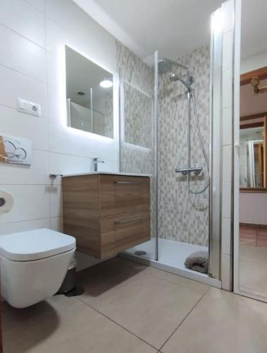 First Beach Line Apartment With 3 Bedrooms And Parking, Nerja