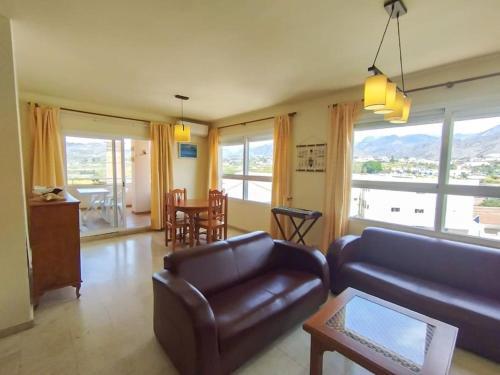 Apartamento Spacious 4 Bedroom With Parking In Town Centre, Nerja