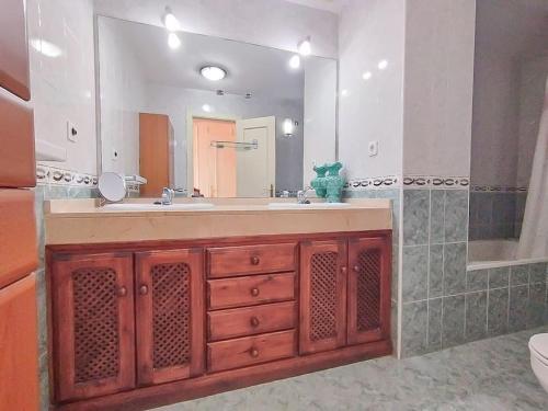 Apartamento Spacious 4 Bedroom With Parking In Town Centre, Nerja