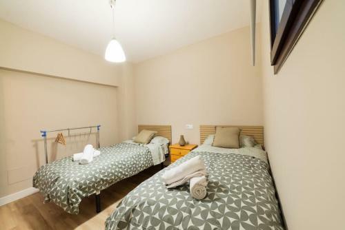 Cozy Apartment, Free Parking, Terrace & Views