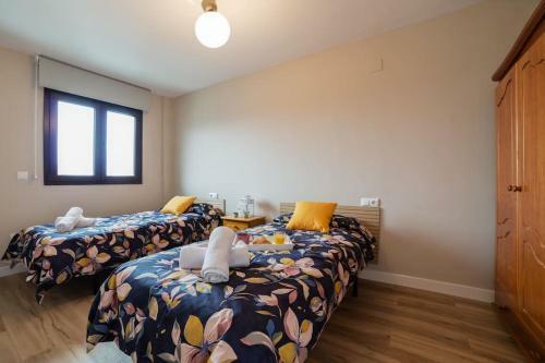 Cozy Apartment, Free Parking, Terrace & Views