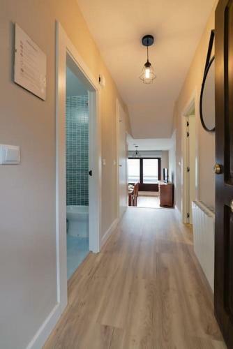 Cozy Apartment, Free Parking, Terrace & Views