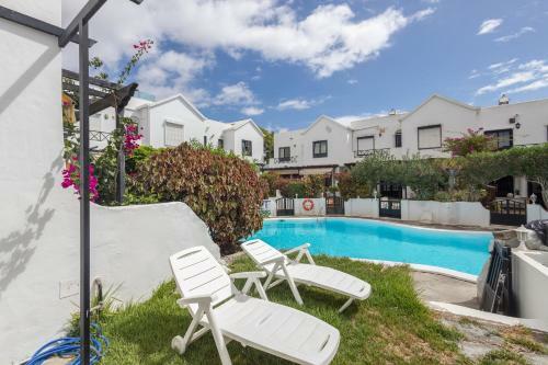 3br House - Parking - Pool - 15 Min Walk To Beach