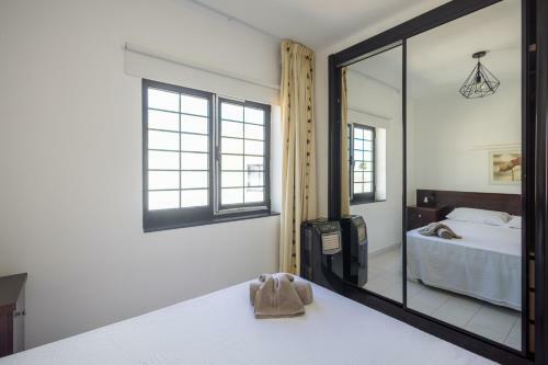 3br House - Parking - Pool - 15 Min Walk To Beach