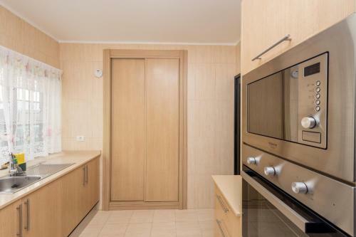 3br House - Parking - Pool - 15 Min Walk To Beach