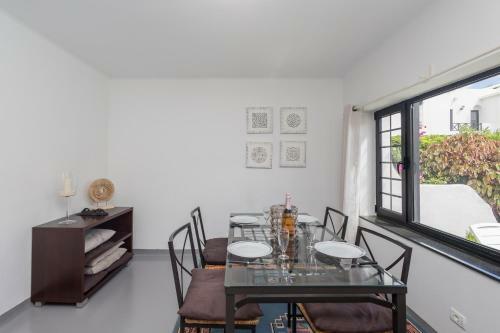 3br House - Parking - Pool - 15 Min Walk To Beach