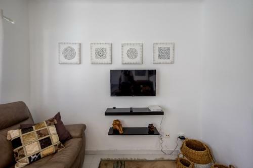 3br House - Parking - Pool - 15 Min Walk To Beach
