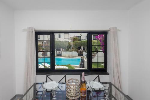 3br House - Parking - Pool - 15 Min Walk To Beach