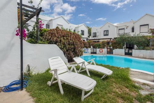 3br House - Parking - Pool - 15 Min Walk To Beach