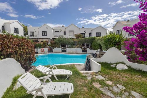 3br House - Parking - Pool - 15 Min Walk To Beach