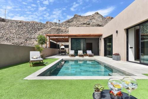 Luxurious Villa In Mog�n