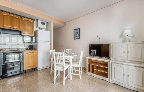 Beautiful Apartment In Miramar With 1 Bedrooms