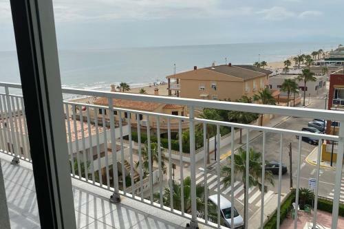 Apartamento First Line Of The Beach. Large Balcony.